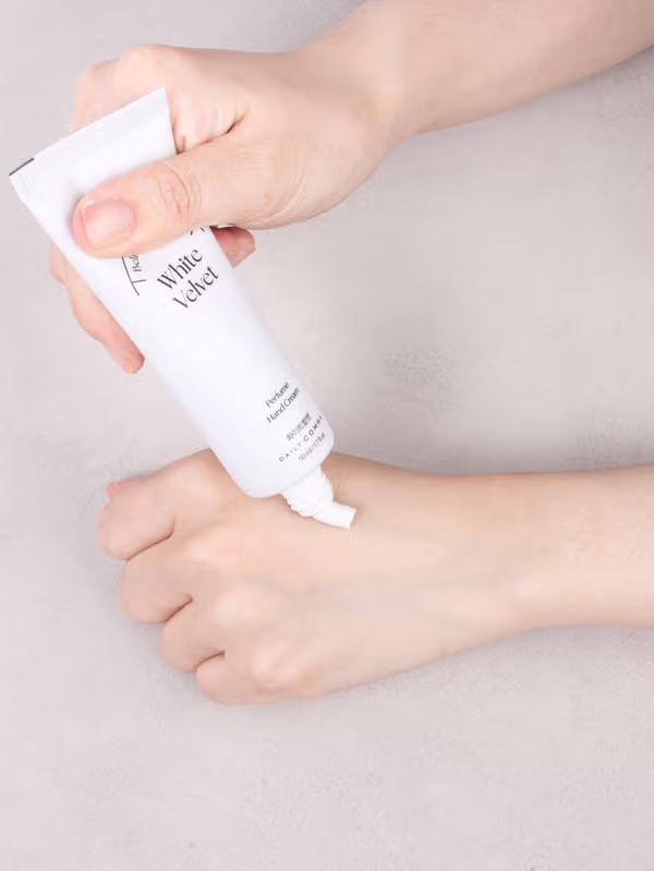 Crema de manos perfume White Velvet 50 ml imagen 2