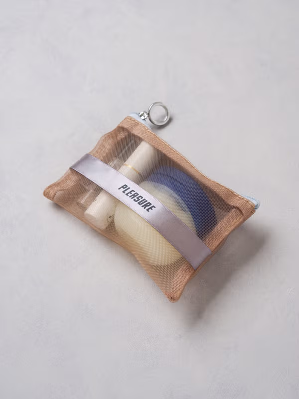 Neceser malla pequeño beige de Daiso