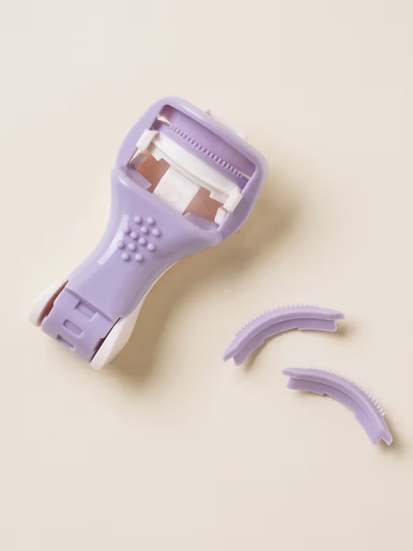 Rizador de pestañas plegable con peine de Daiso