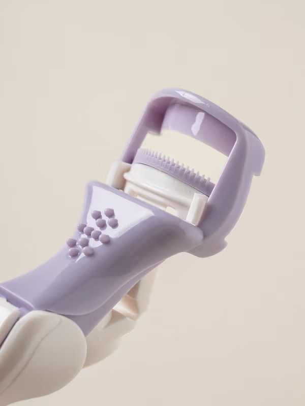 Rizador de pestañas plegable con peine imagen 2